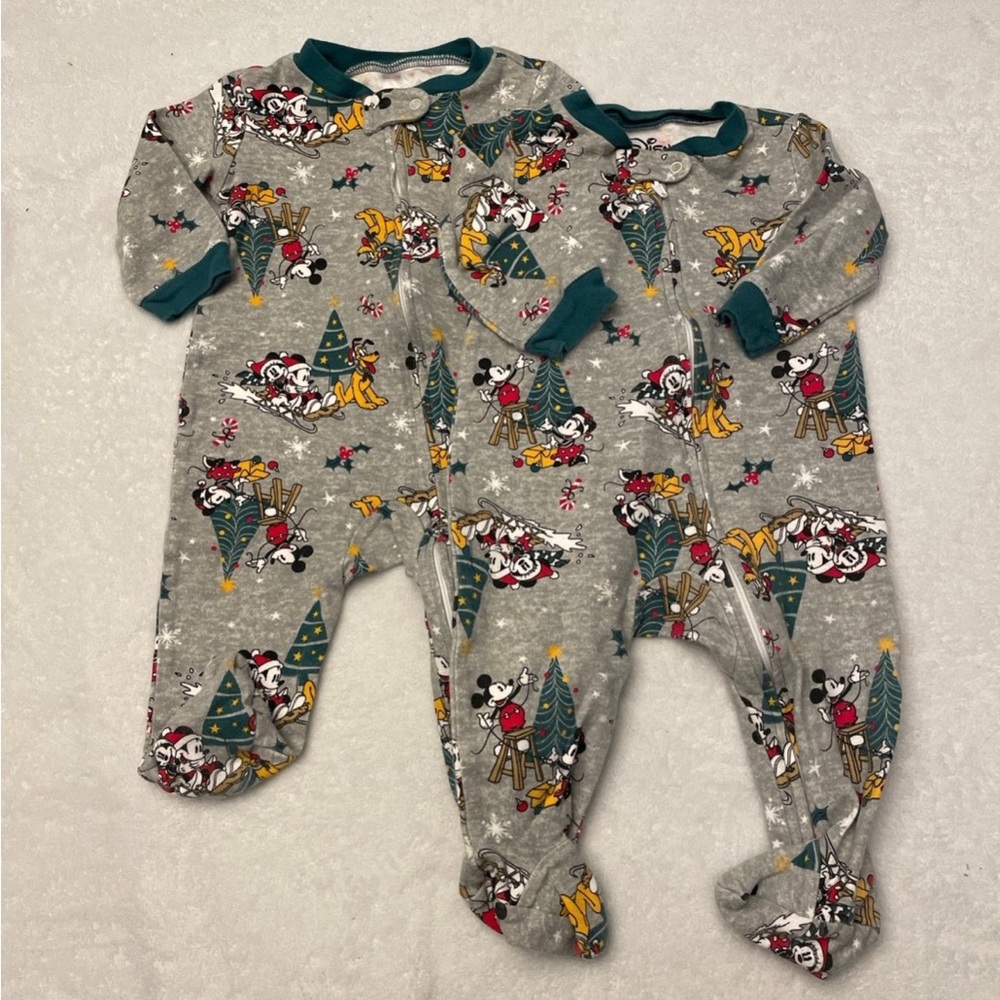 Twin Mickey Mouse Sleep and Plays